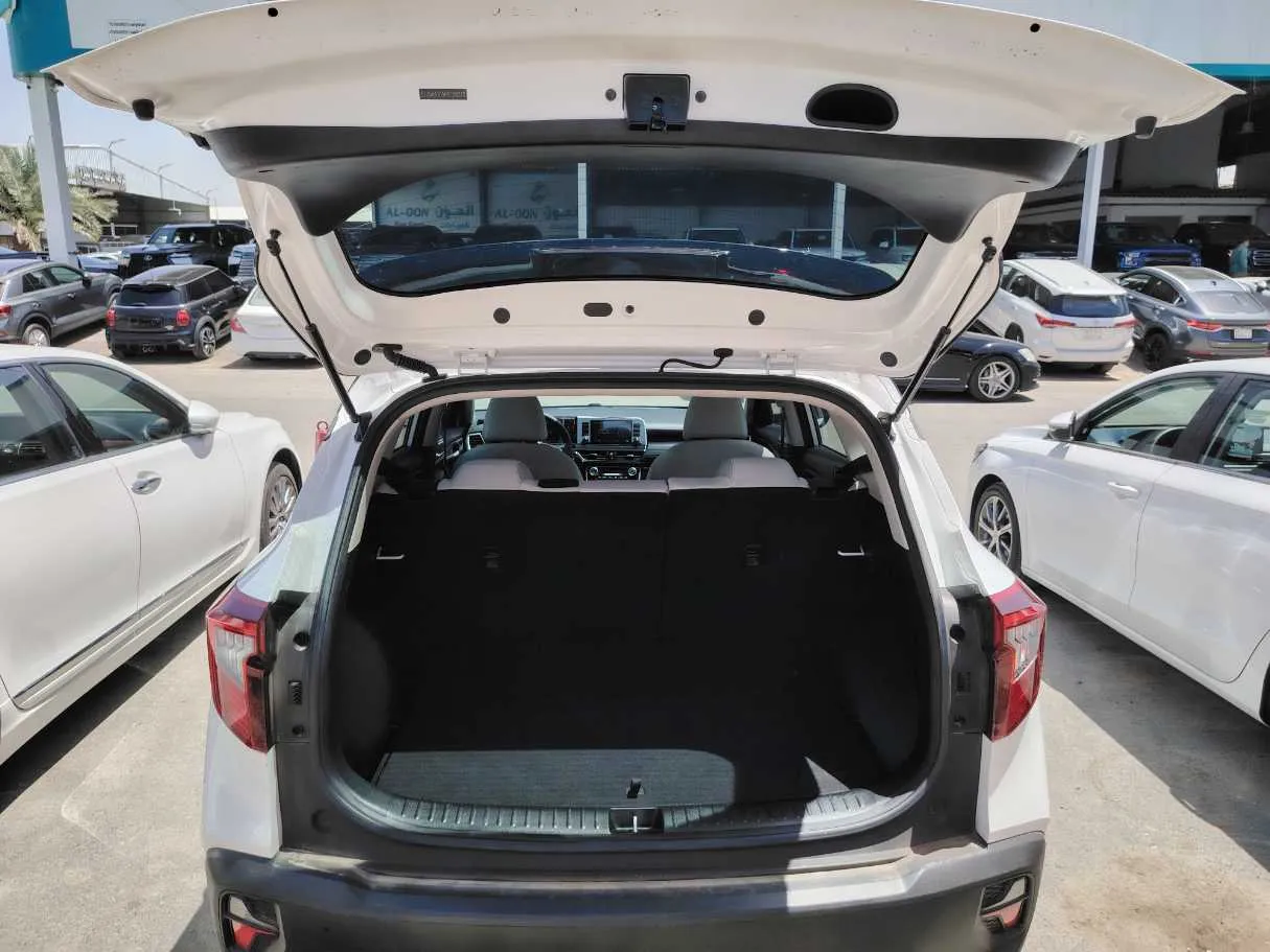 Car image 28