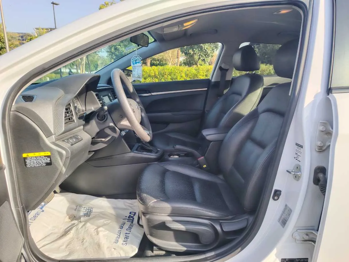 Car image 12