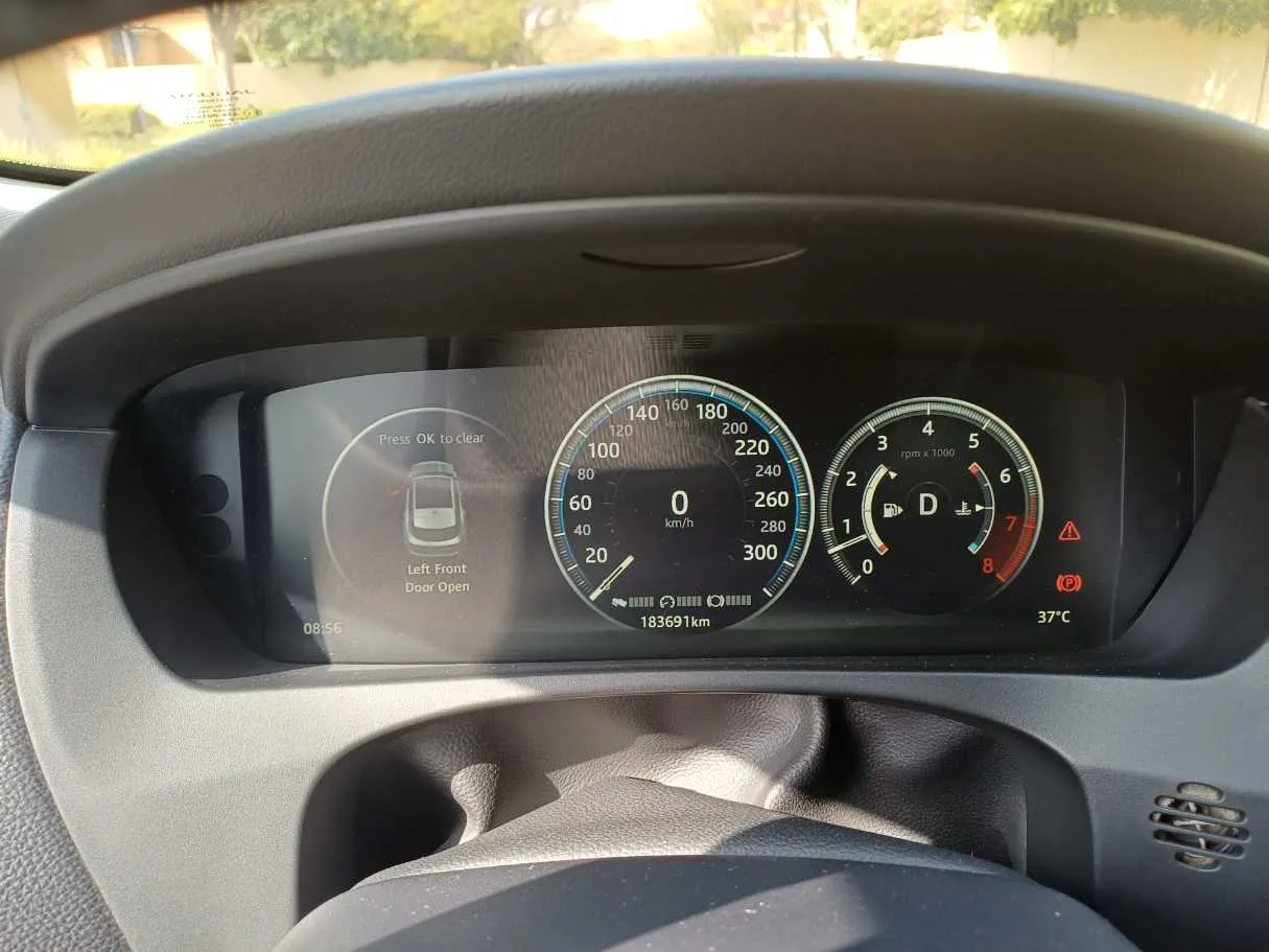 Car image 18