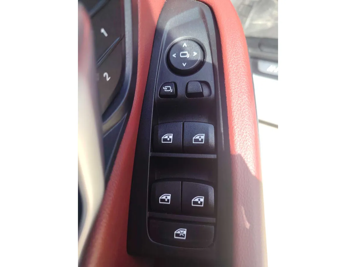 Car image 29