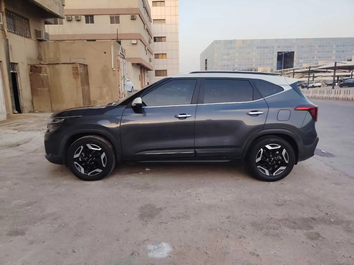 Car image 8