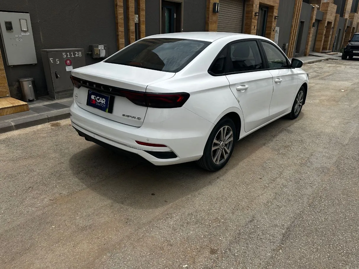 Car image 5