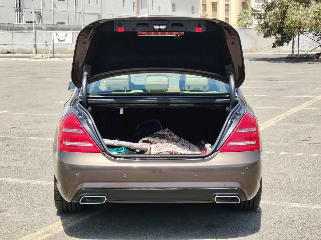 Car image 26