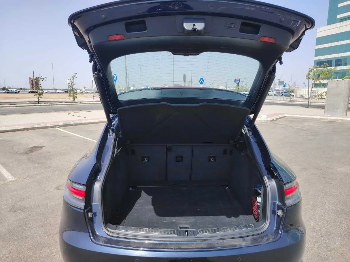 Car image 26