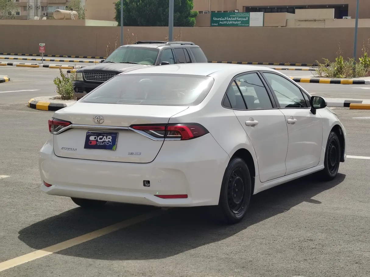 Car image 5
