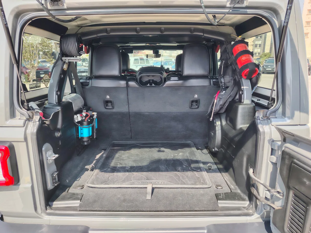 Car image 26