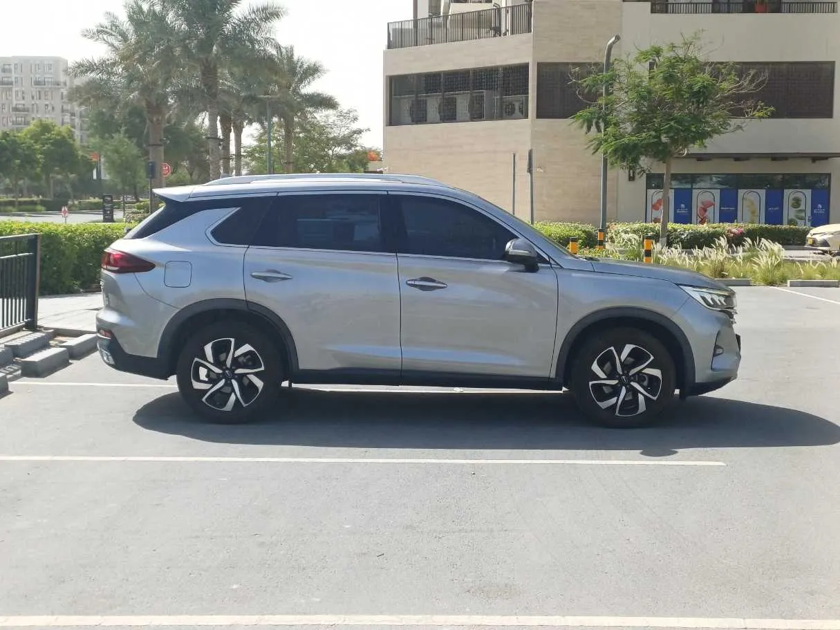 Car image 8