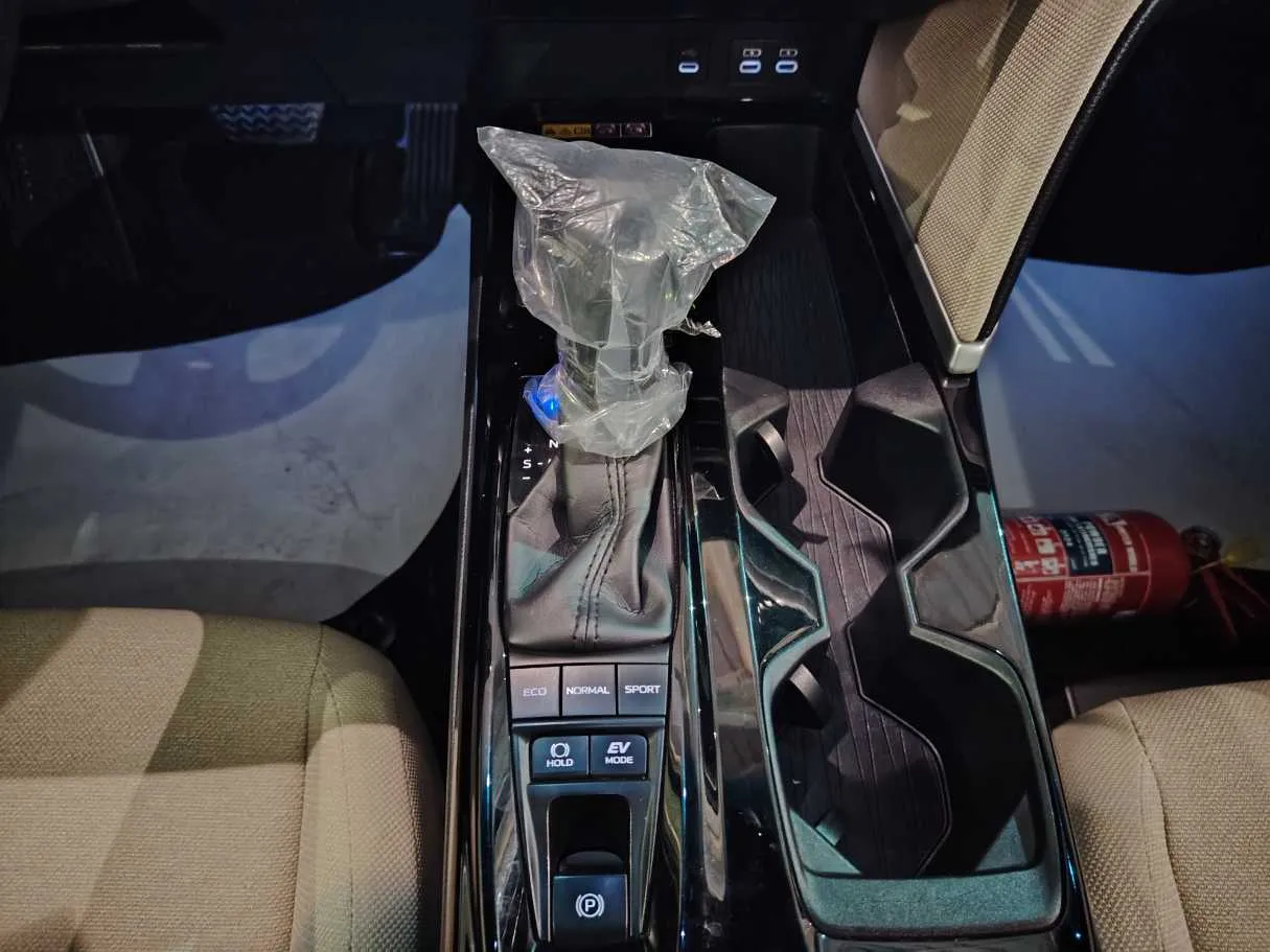 Car image 24