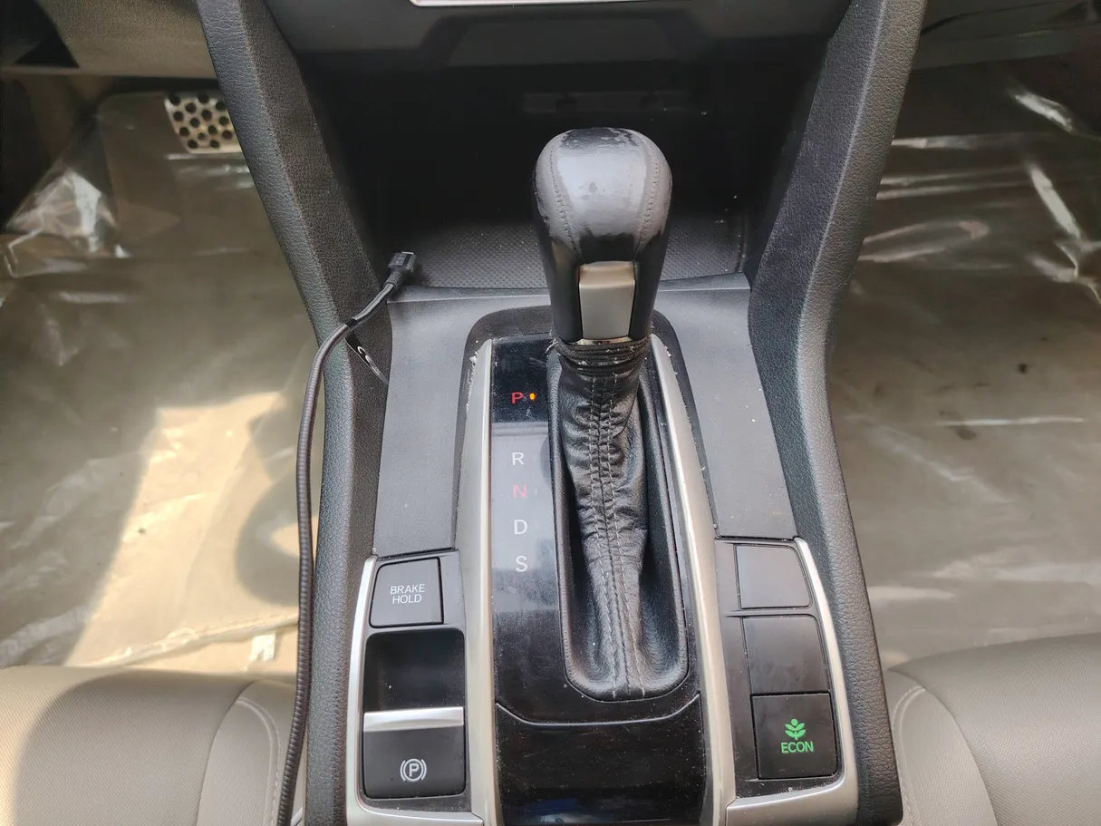 Car image 18