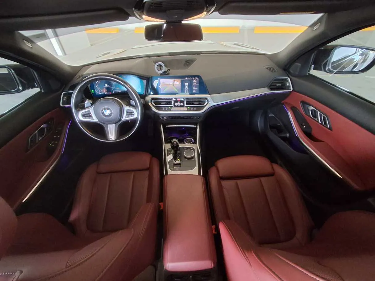 Car image 18