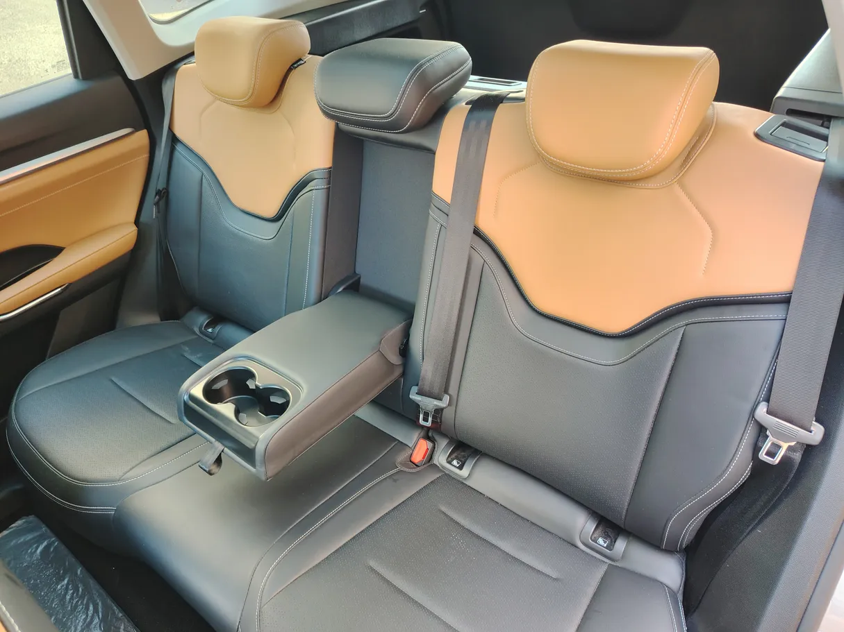 Car image 17