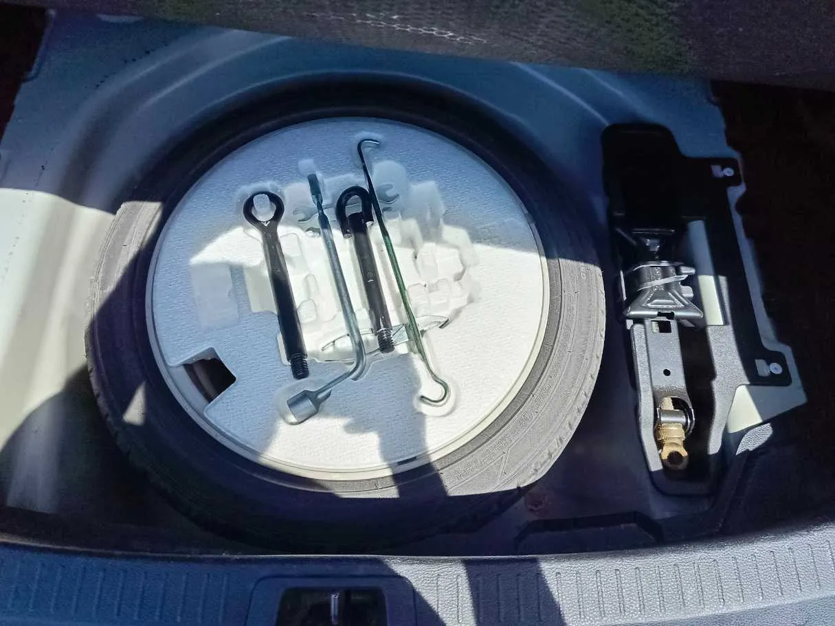 Car image 31