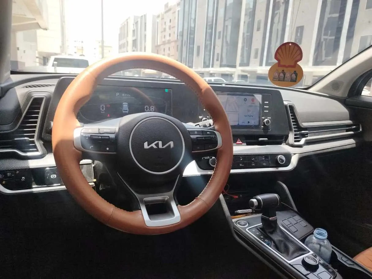 Car image 30