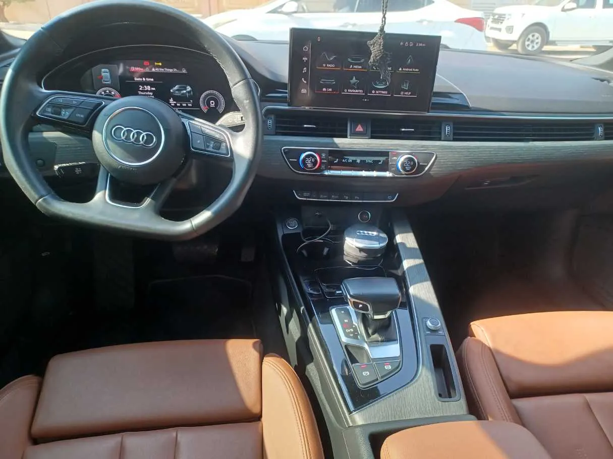 Car image 15