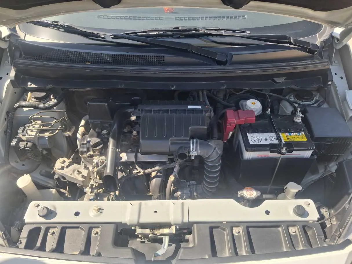 Car image 19