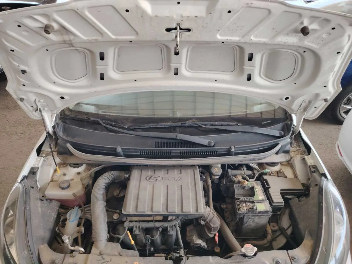 Car image 26