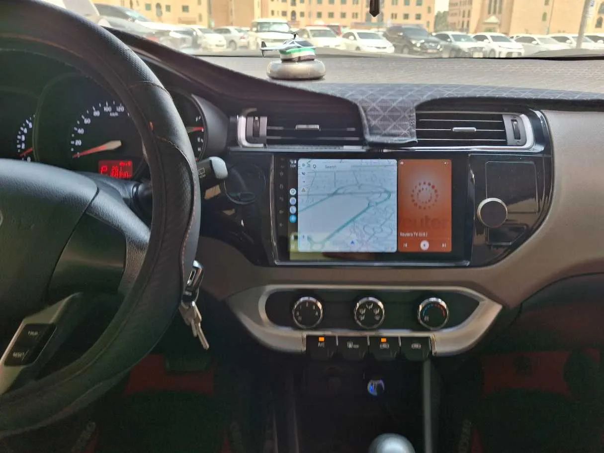 Car image 13