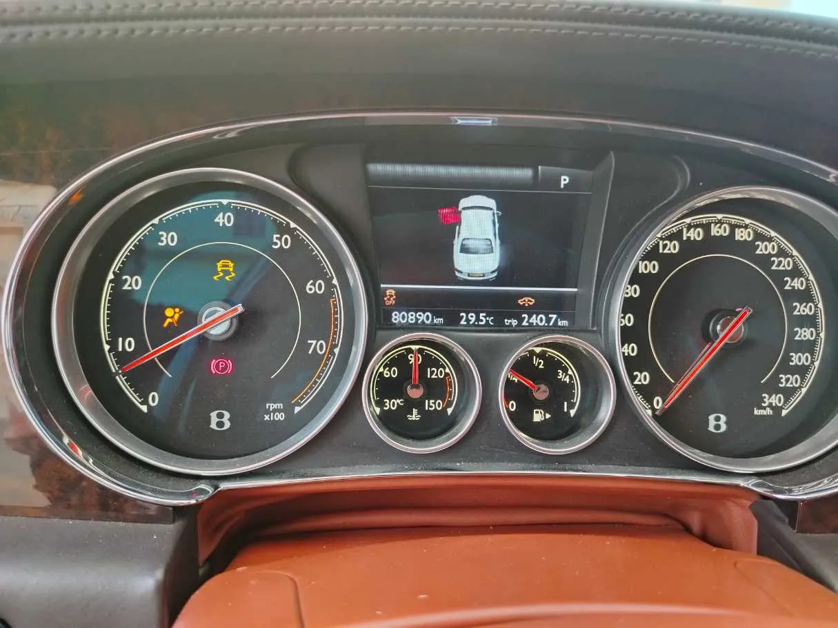 Car image 26