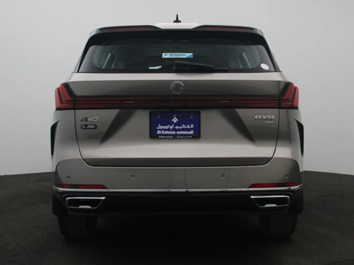Car image 12