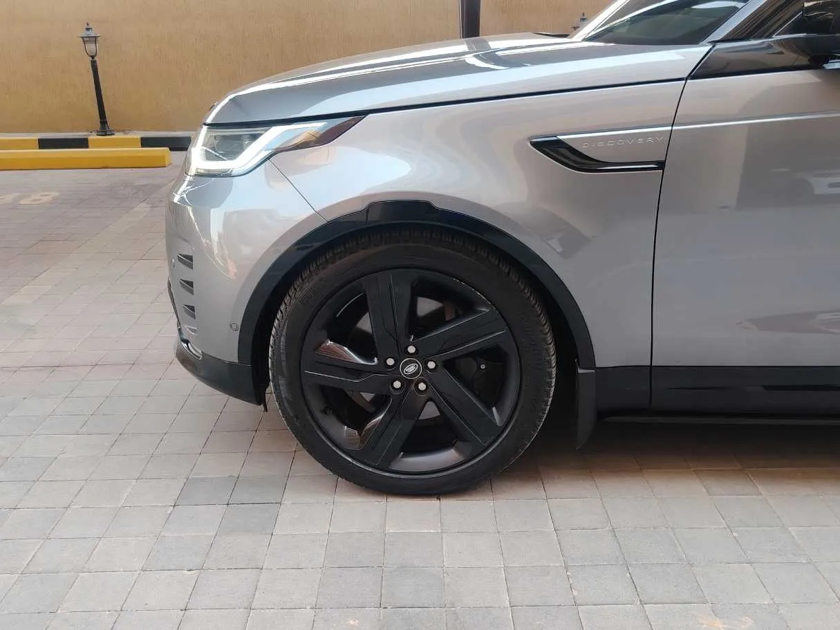 Car image 9