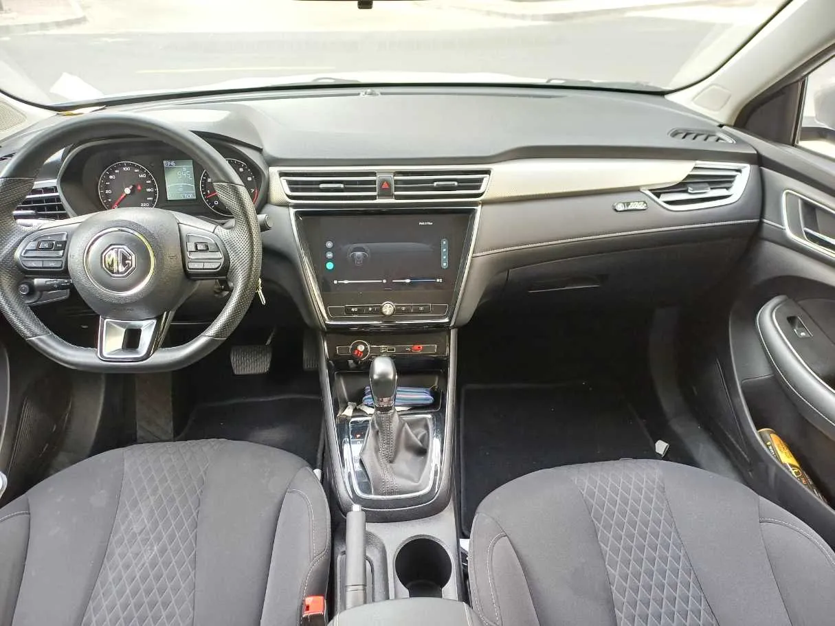 Car image 15