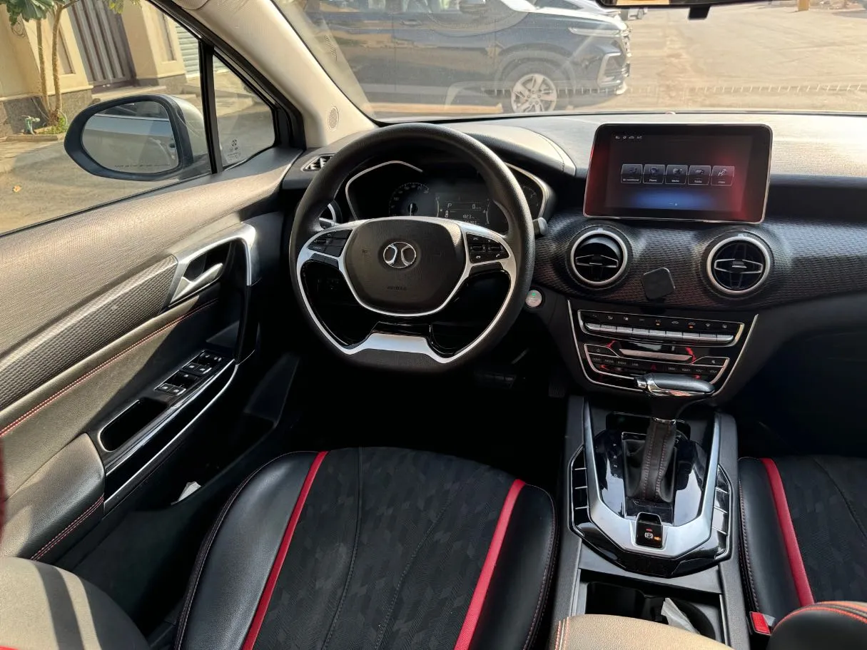 Car image 17