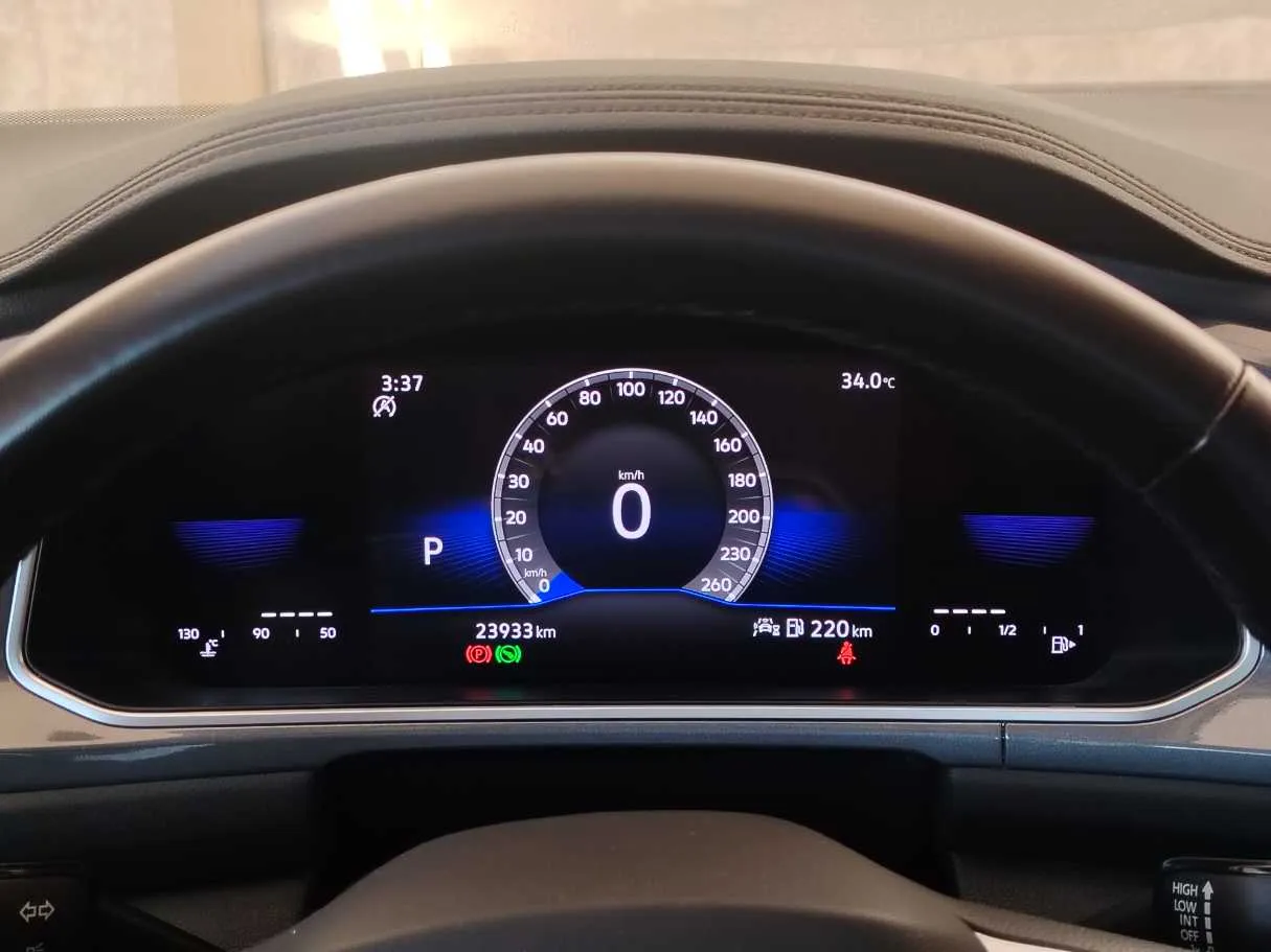 Car image 26