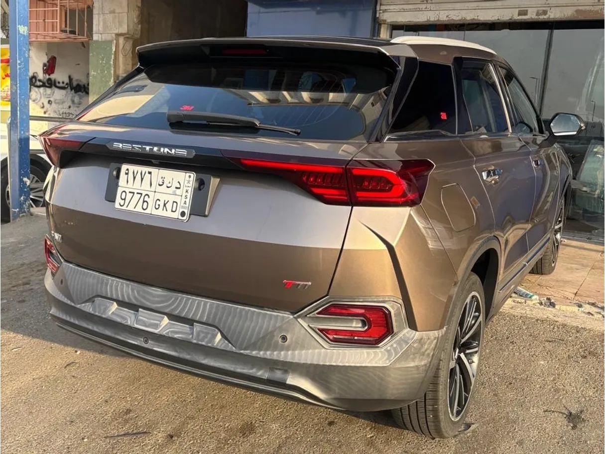 Car image 2
