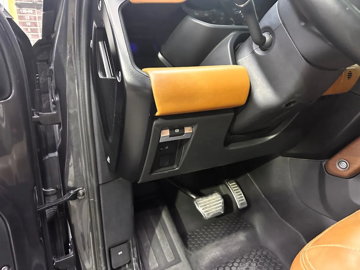 Car image 28