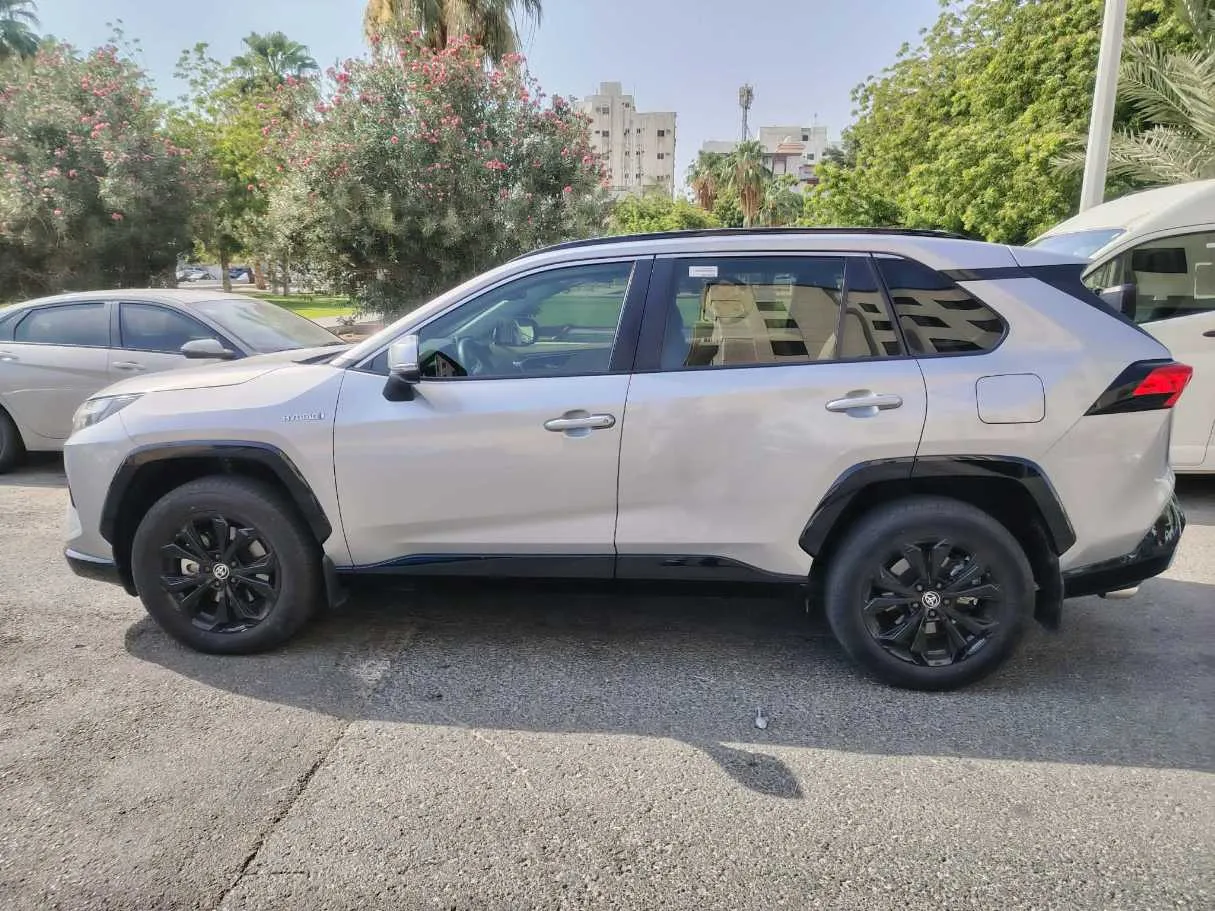 Car image 8