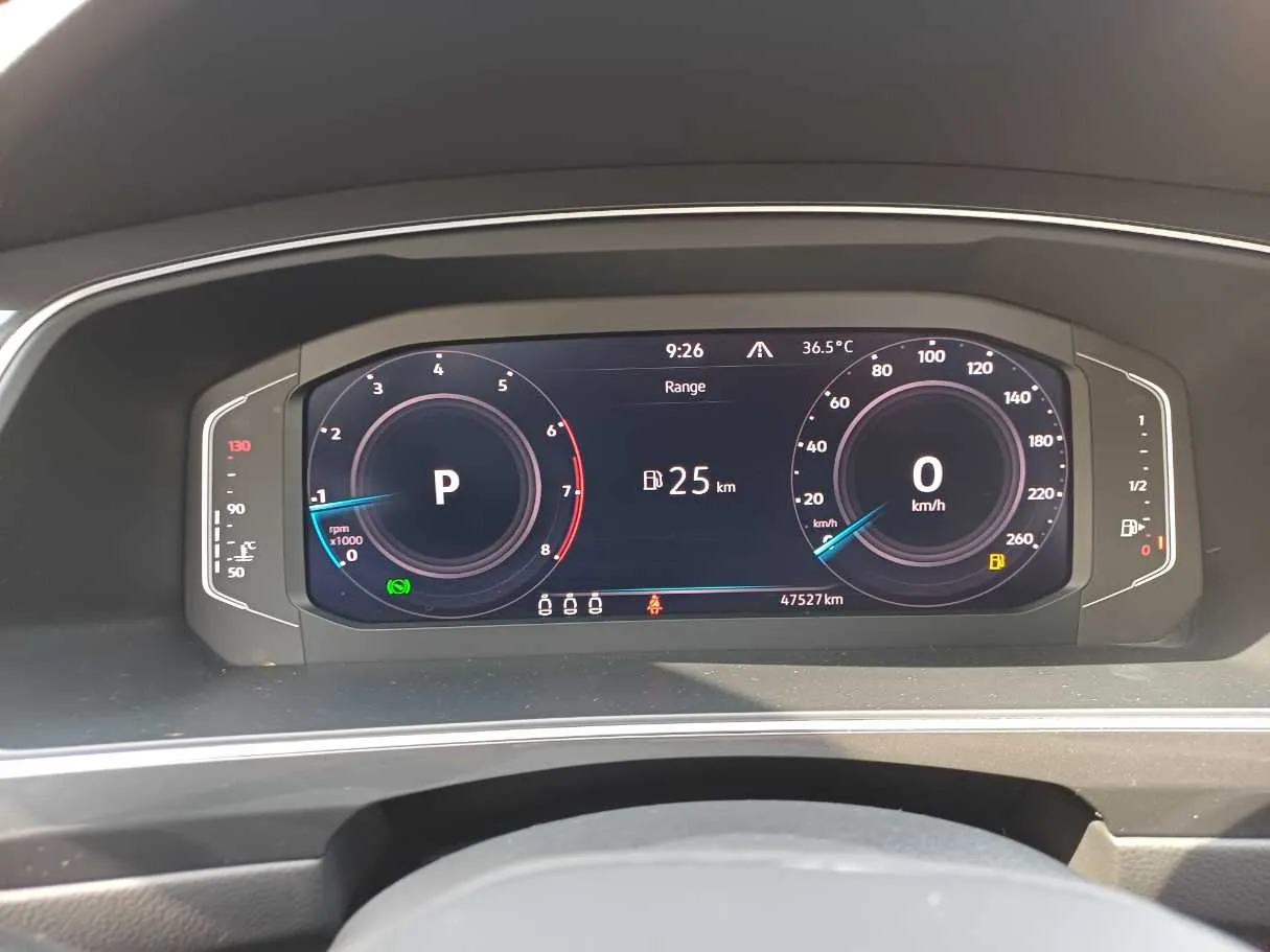 Car image 19