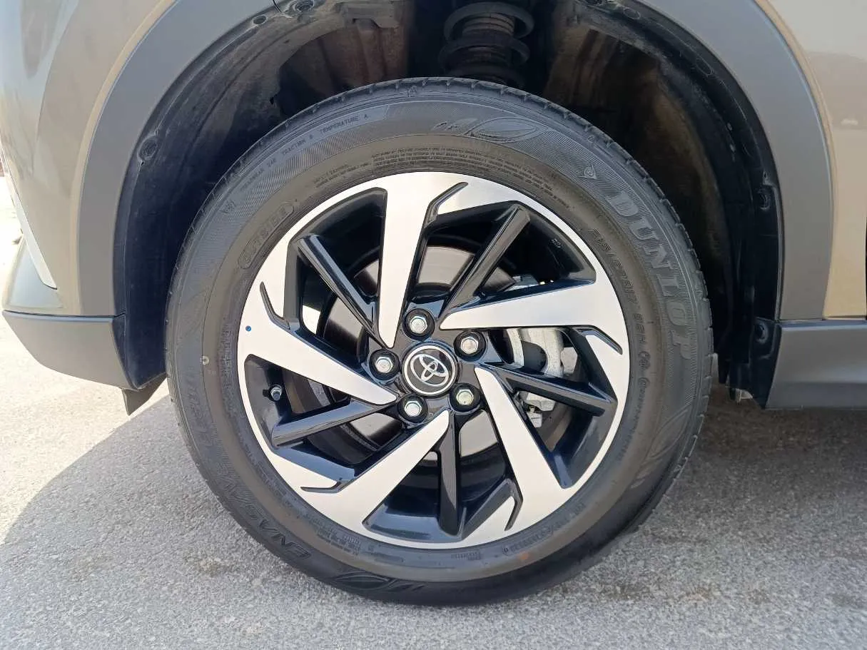Car image 10