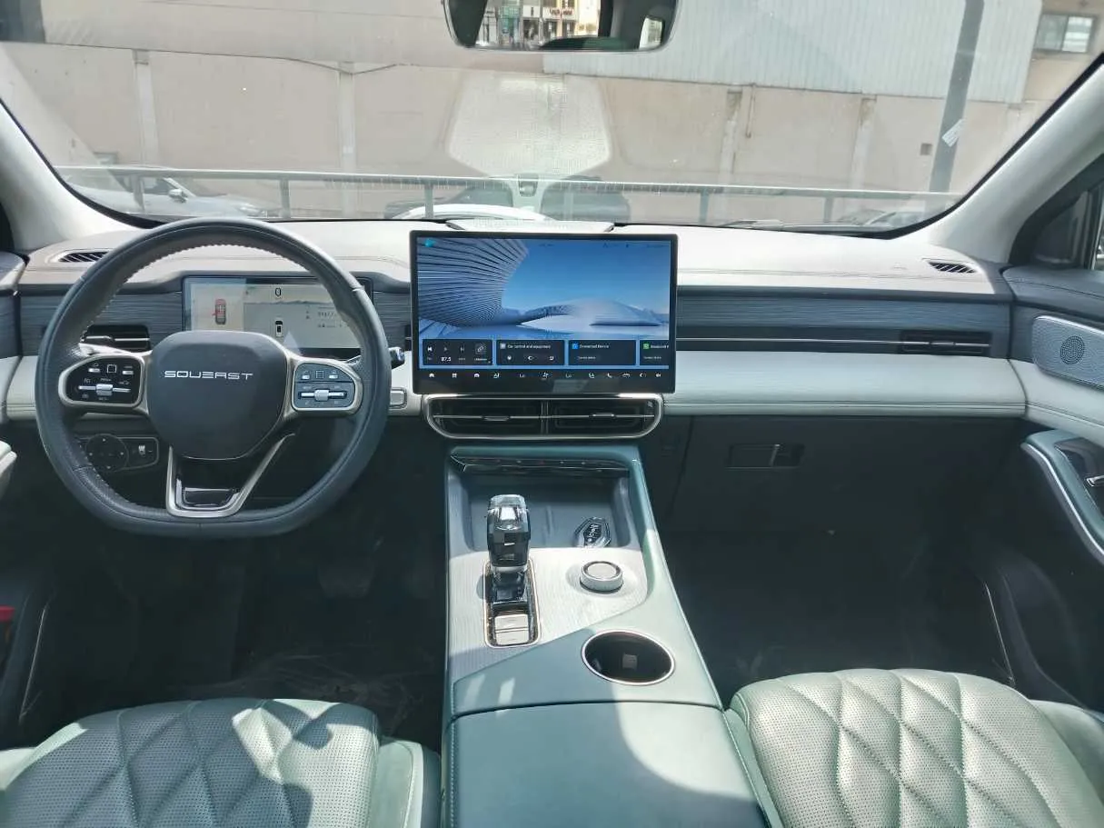 Car image 23