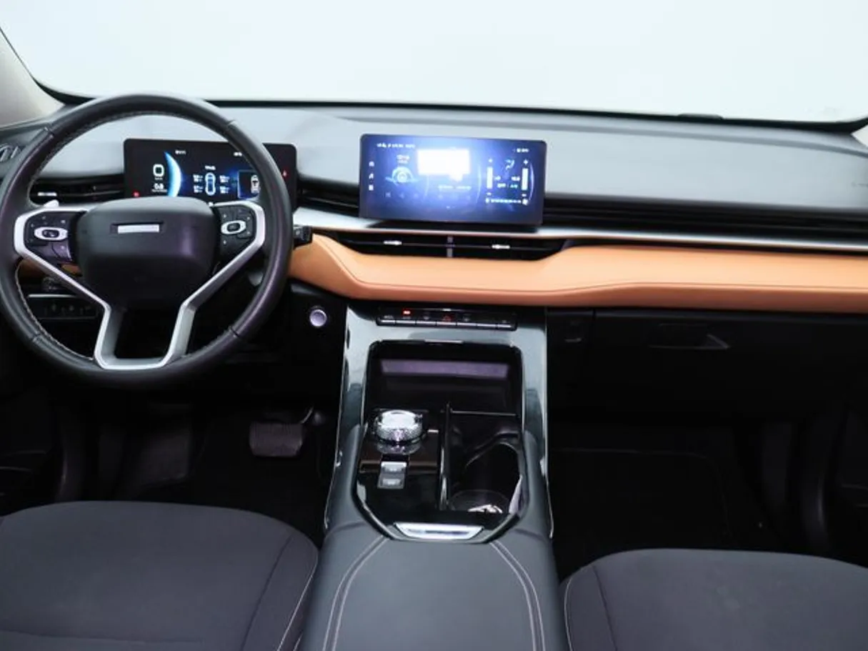Car image 14