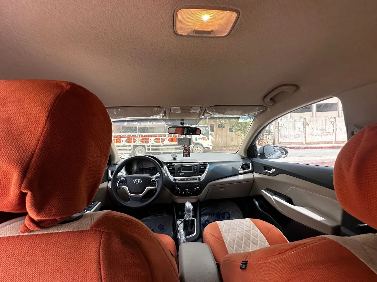 Car image 17