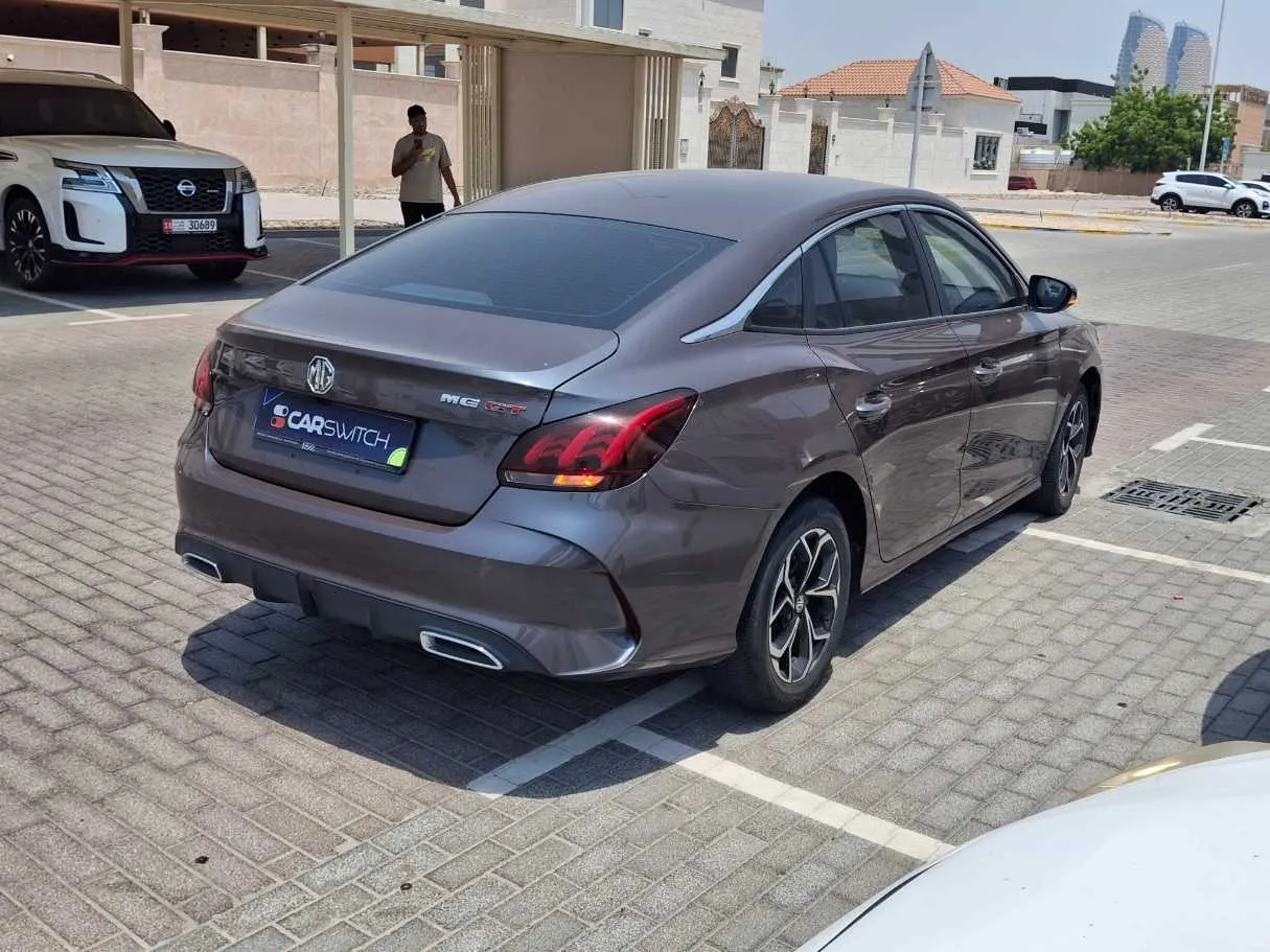Car image 5