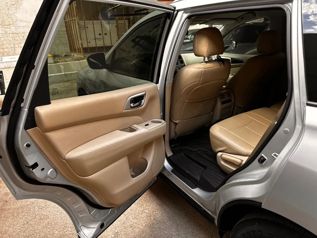 Car image 13
