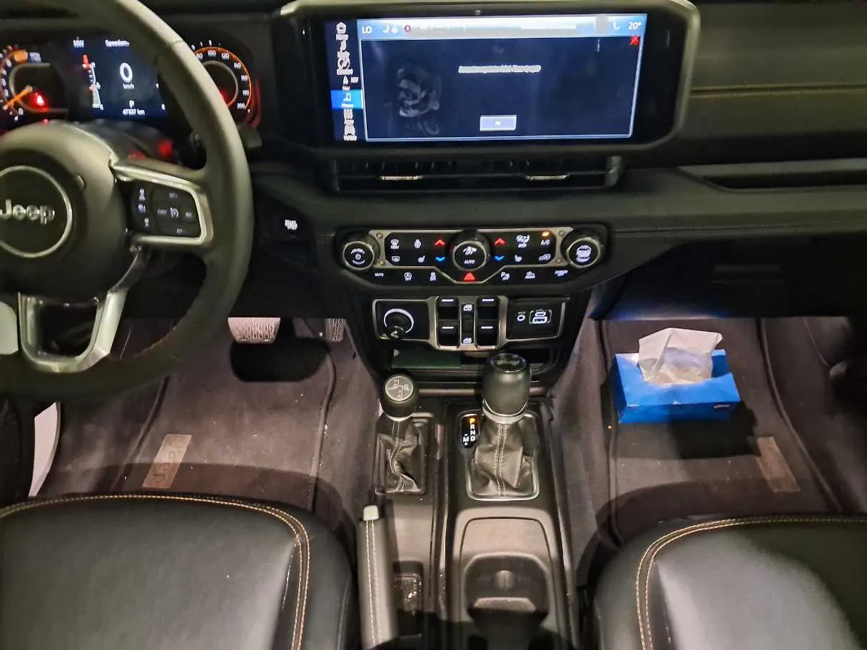 Car image 16