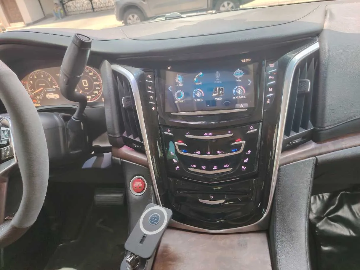Car image 19