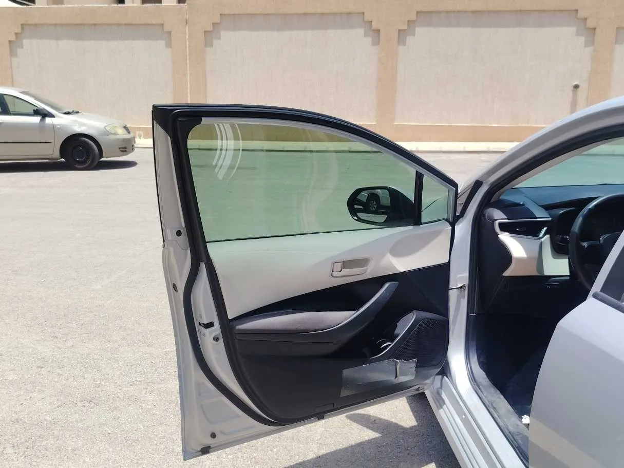 Car image 12