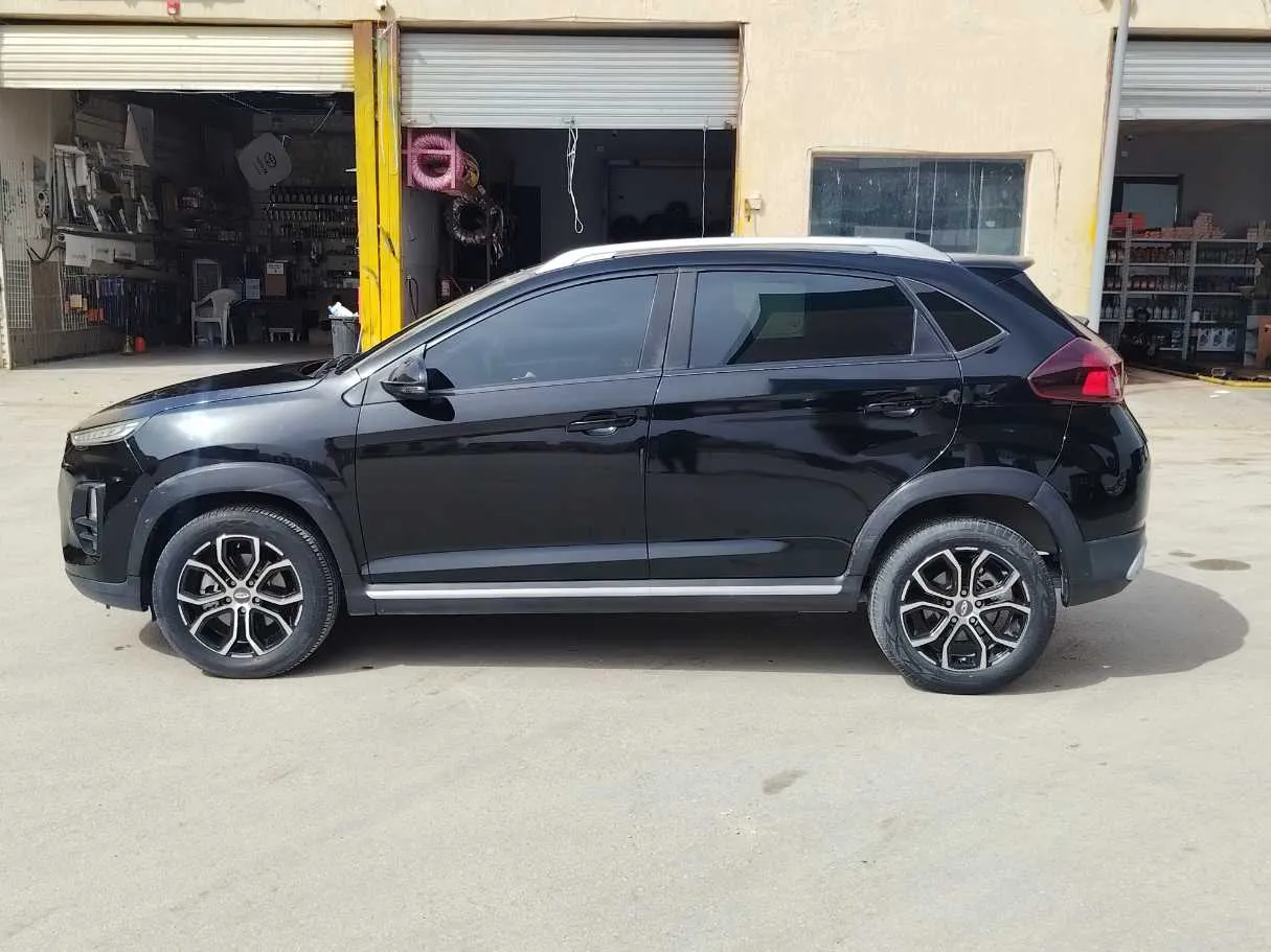 Car image 8