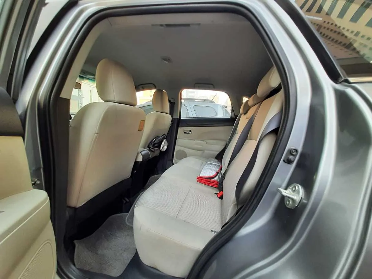 Car image 13