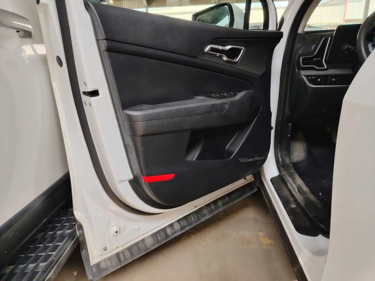 Car image 11