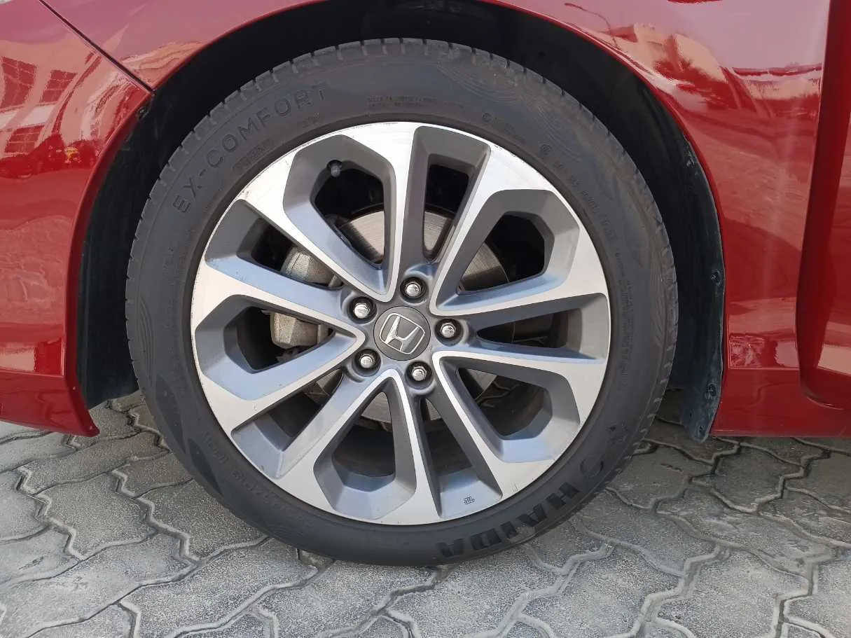 Car image 9