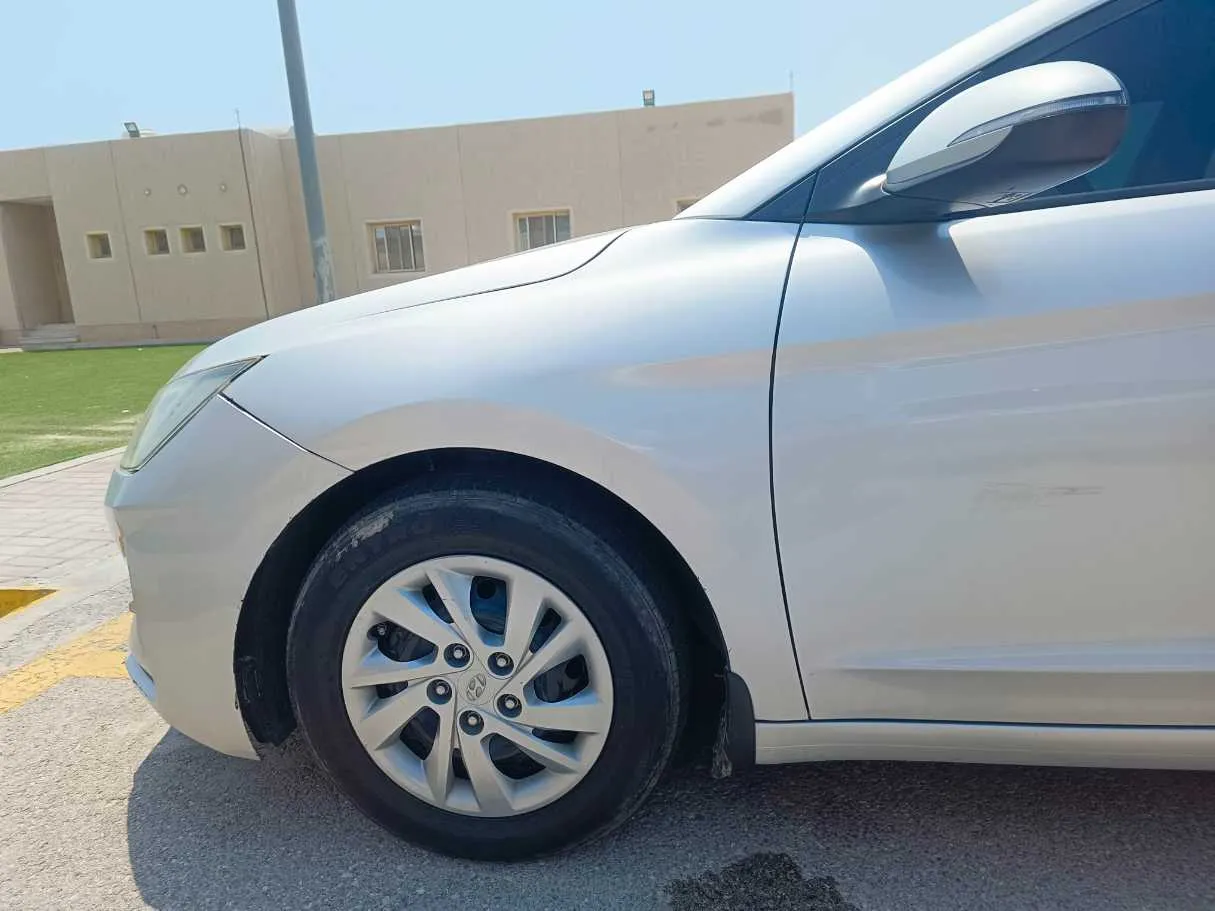 Car image 9