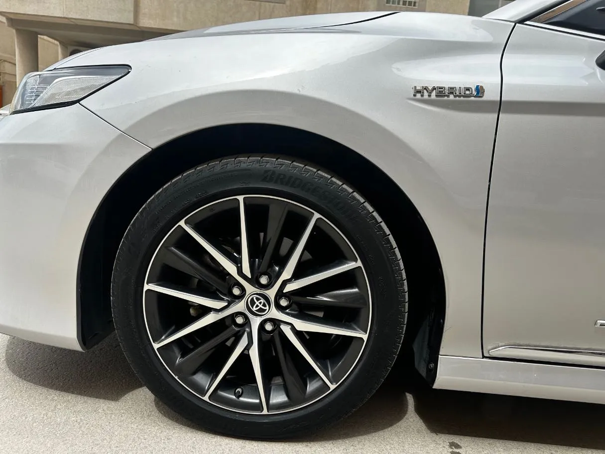 Car image 9