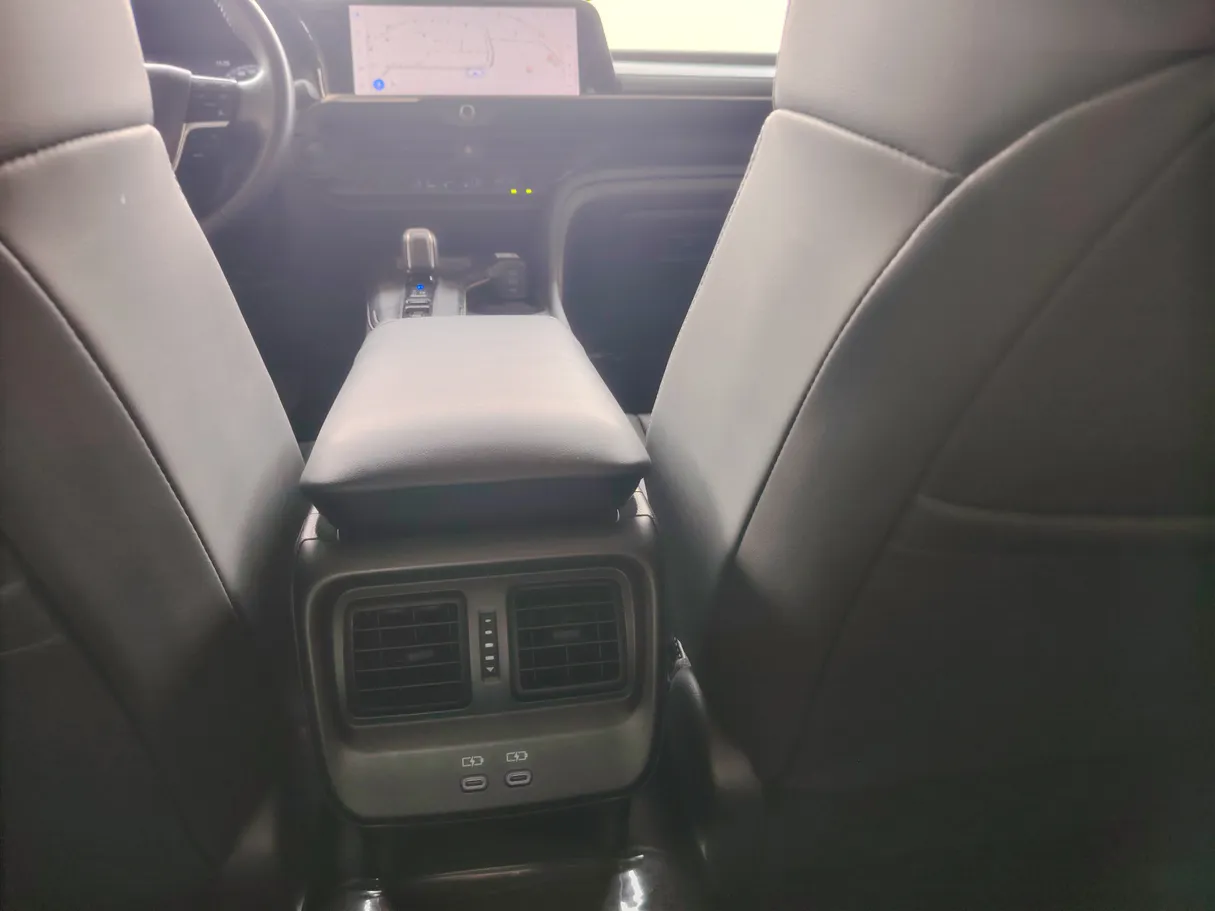 Car image 33