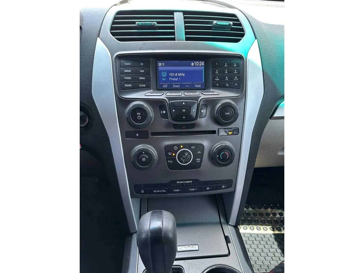Car image 19