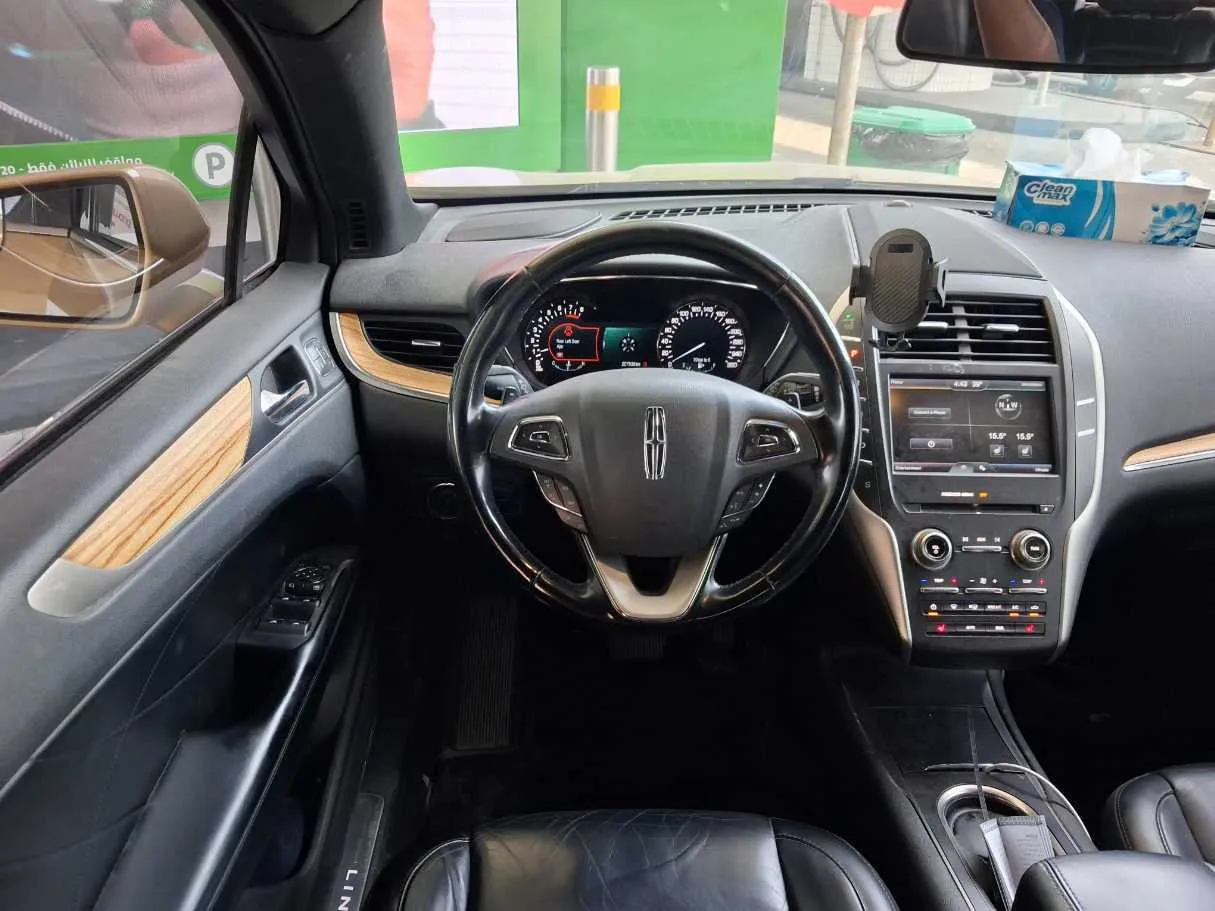Car image 17
