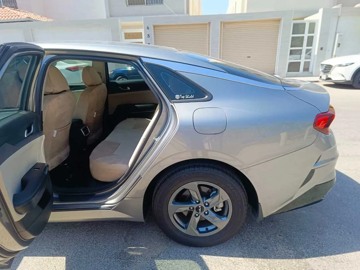 Car image 15